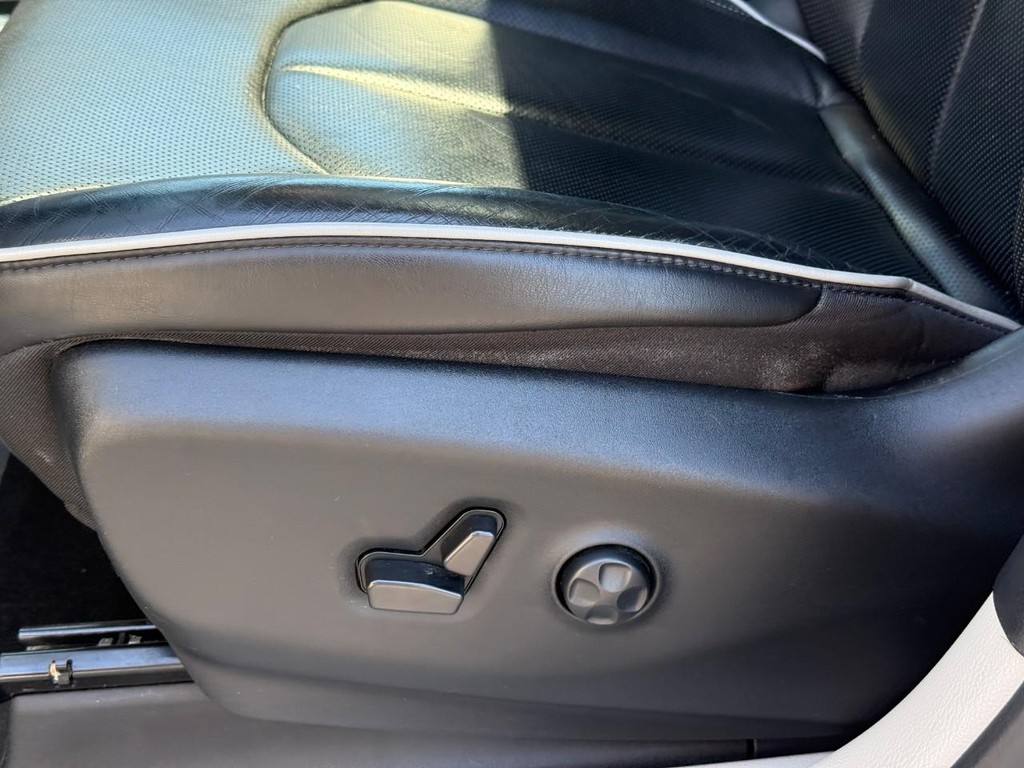 Chrysler Pacifica Vehicle Full-screen Gallery Image 20
