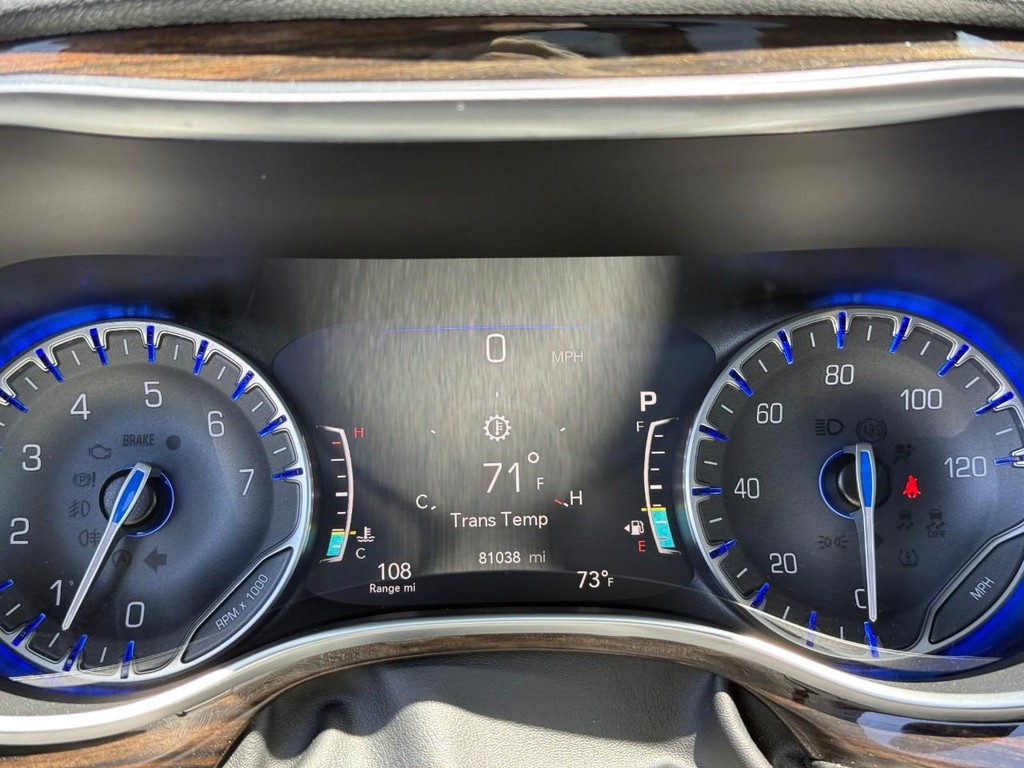 Chrysler Pacifica Vehicle Full-screen Gallery Image 23
