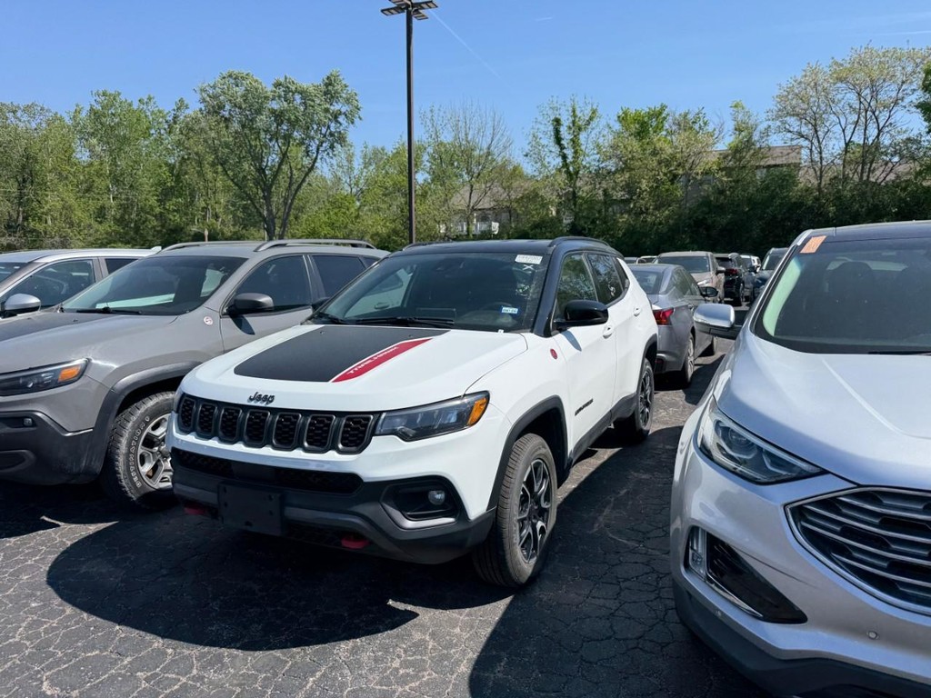 Jeep Compass Vehicle Full-screen Gallery Image 02