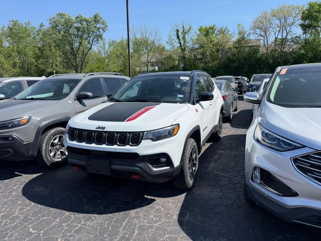 Jeep Compass Vehicle Full-screen Gallery Image 03