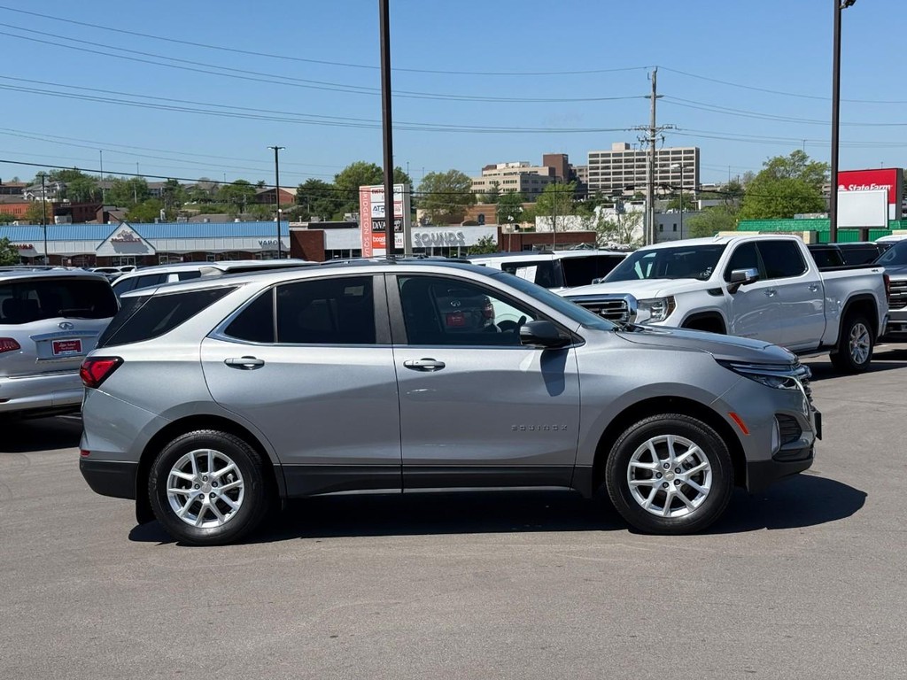 Chevrolet Equinox Vehicle Full-screen Gallery Image 02