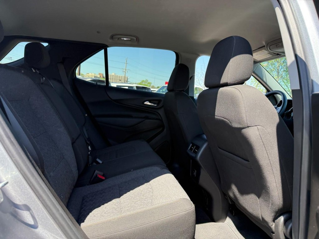 Chevrolet Equinox Vehicle Full-screen Gallery Image 11