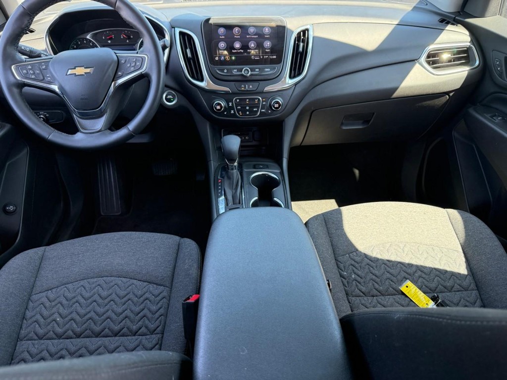 Chevrolet Equinox Vehicle Full-screen Gallery Image 12