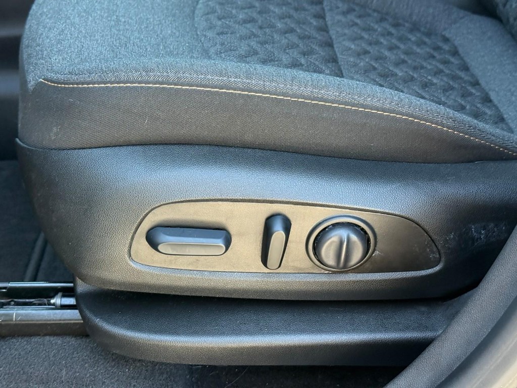 Chevrolet Equinox Vehicle Full-screen Gallery Image 18