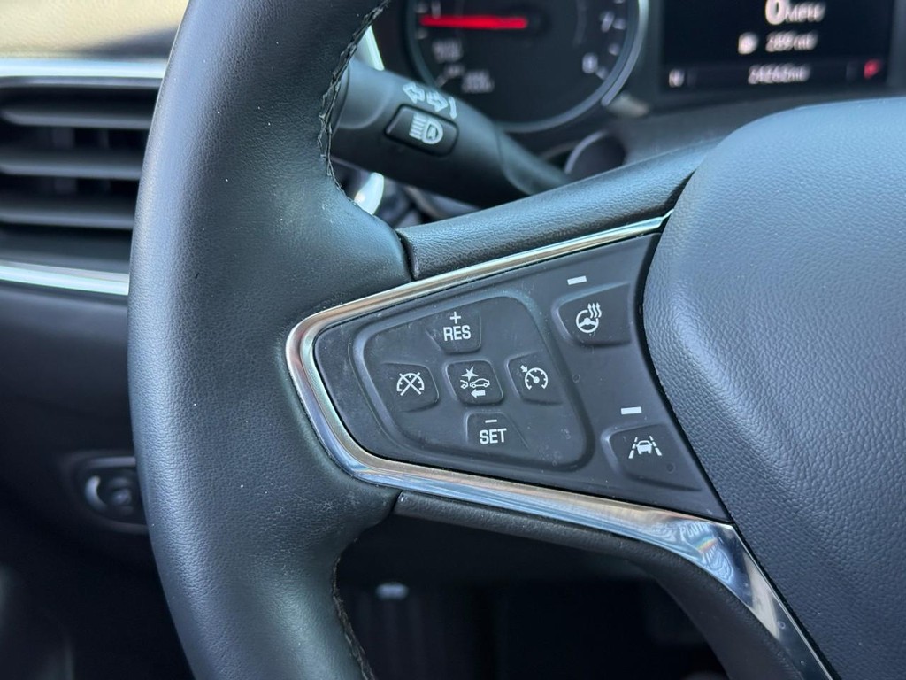 Chevrolet Equinox Vehicle Full-screen Gallery Image 19