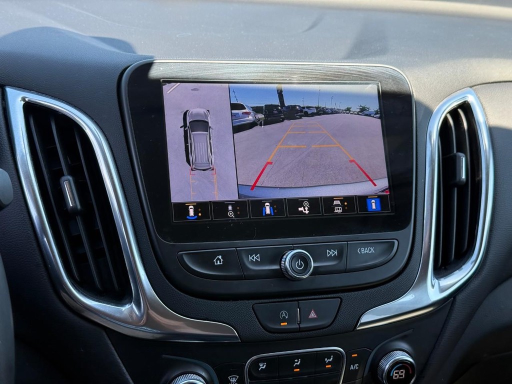 Chevrolet Equinox Vehicle Full-screen Gallery Image 24