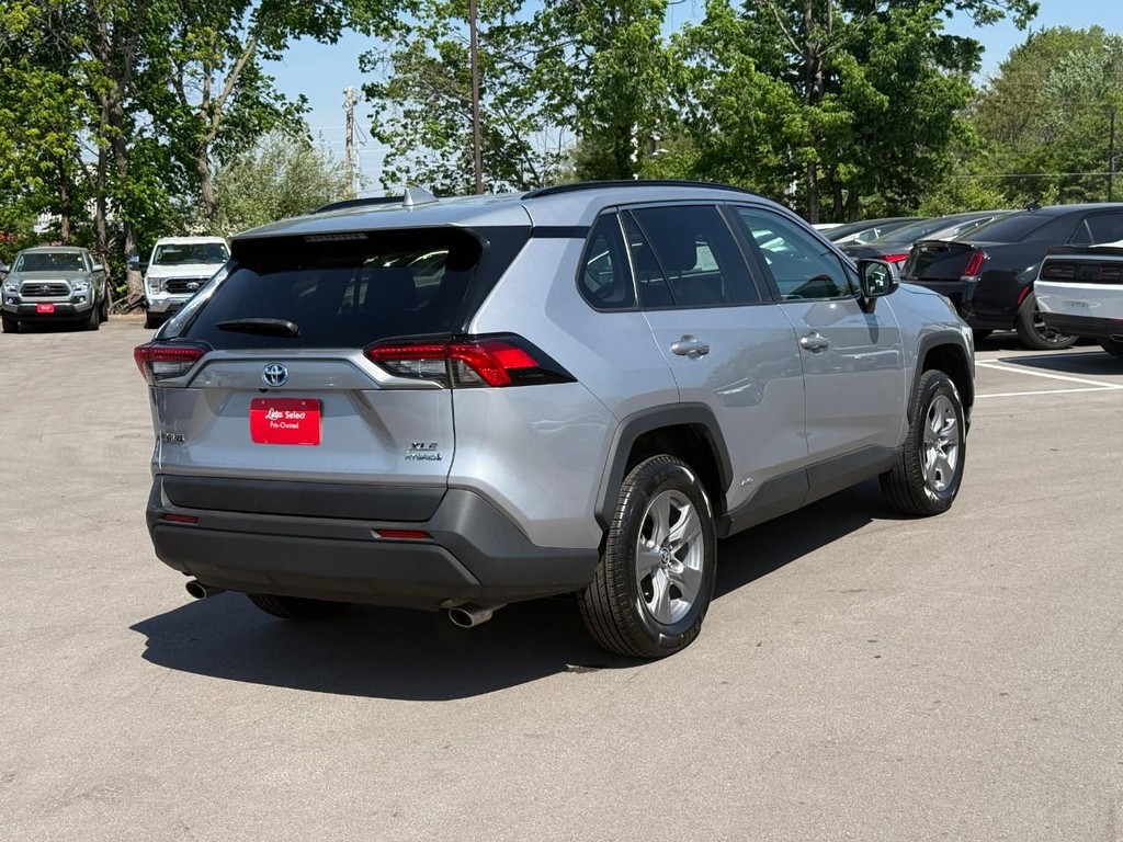Toyota RAV4 Vehicle Full-screen Gallery Image 03