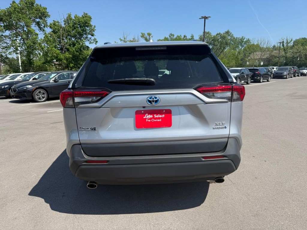 Toyota RAV4 Vehicle Full-screen Gallery Image 07