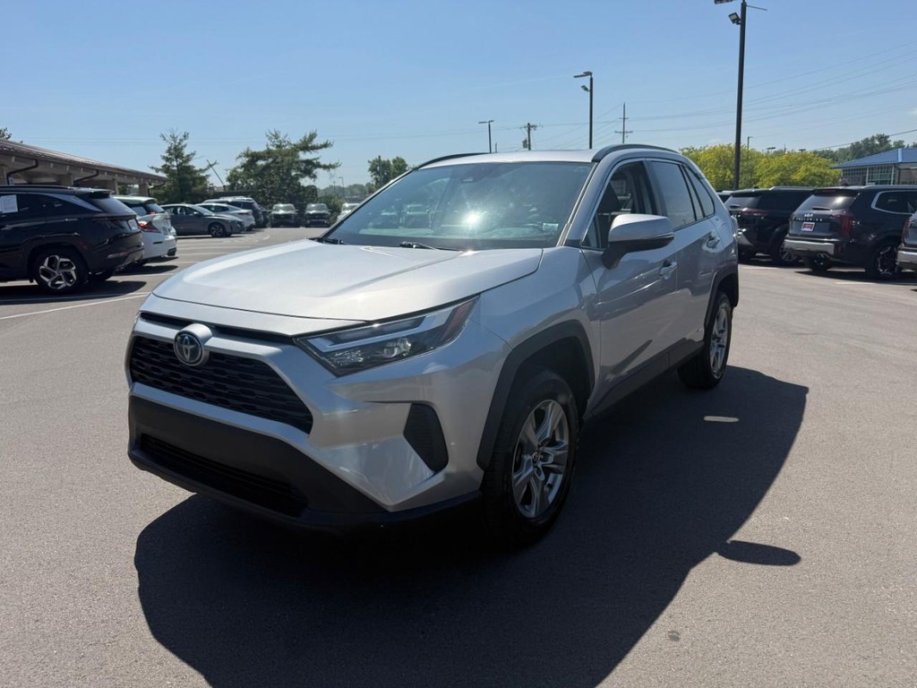 Toyota RAV4 Vehicle Full-screen Gallery Image 08