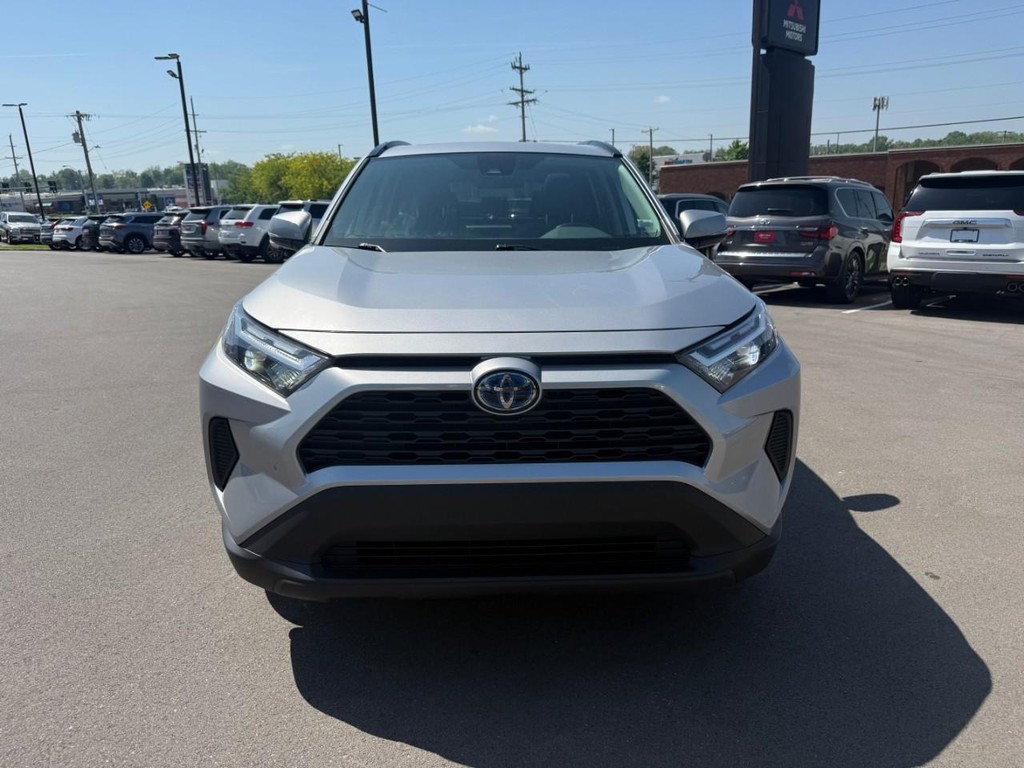 Toyota RAV4 Vehicle Full-screen Gallery Image 09