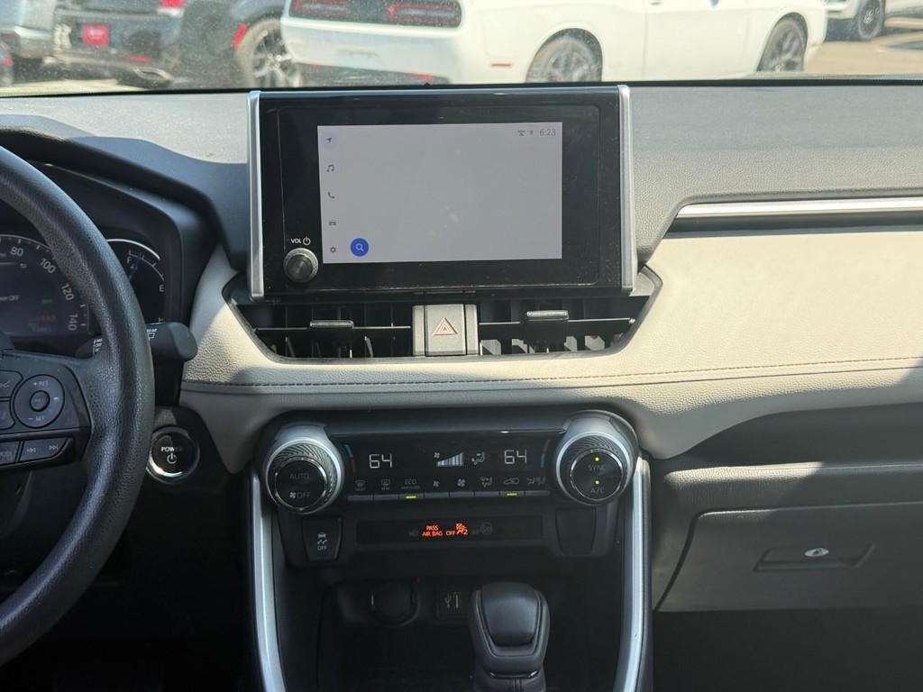 Toyota RAV4 Vehicle Full-screen Gallery Image 13