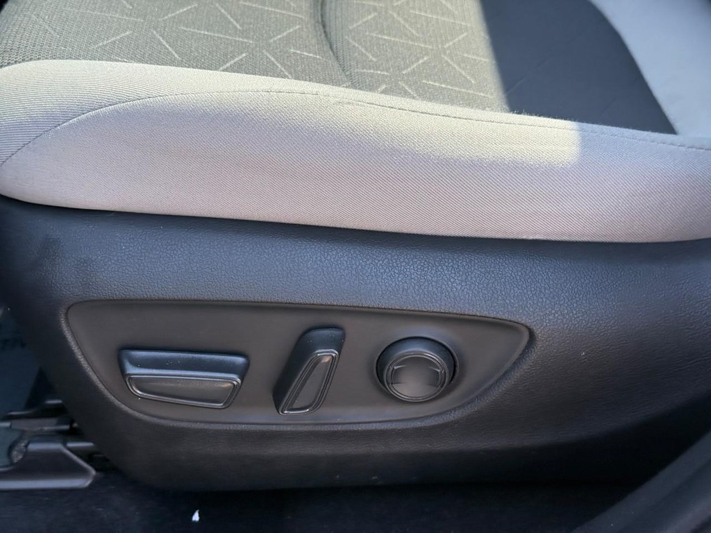 Toyota RAV4 Vehicle Full-screen Gallery Image 17
