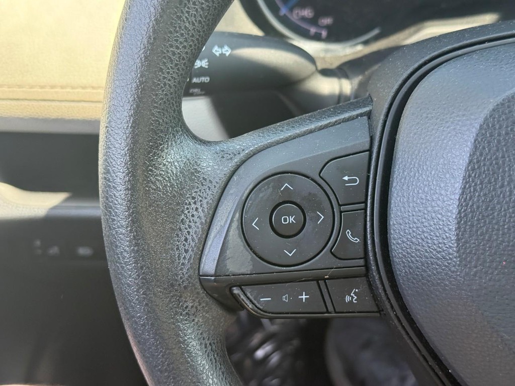 Toyota RAV4 Vehicle Full-screen Gallery Image 18