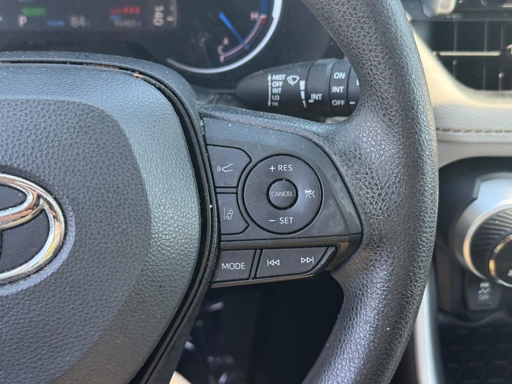 Toyota RAV4 Vehicle Full-screen Gallery Image 19