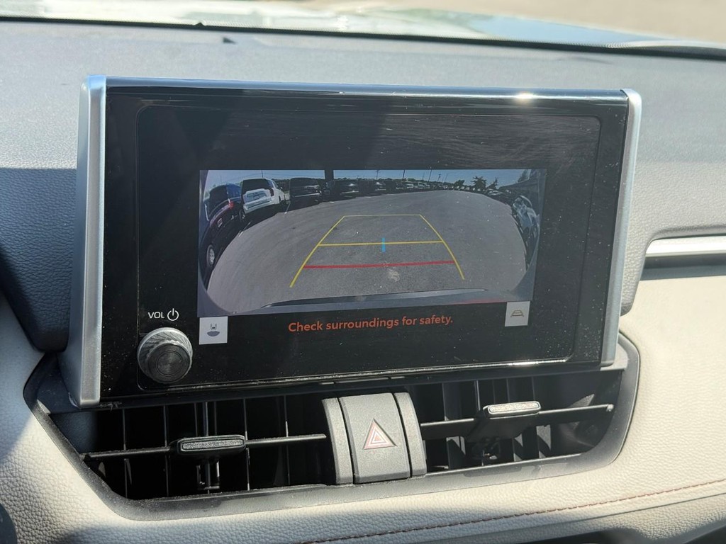 Toyota RAV4 Vehicle Full-screen Gallery Image 22
