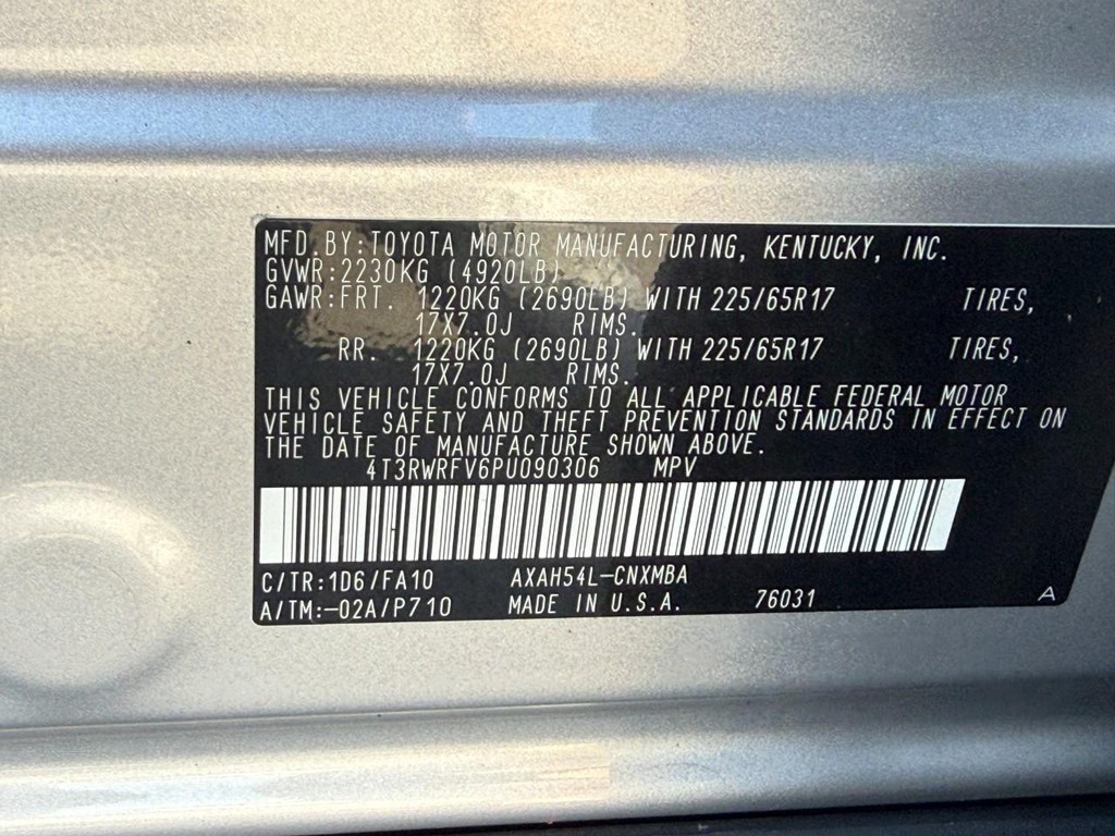 Toyota RAV4 Vehicle Full-screen Gallery Image 23