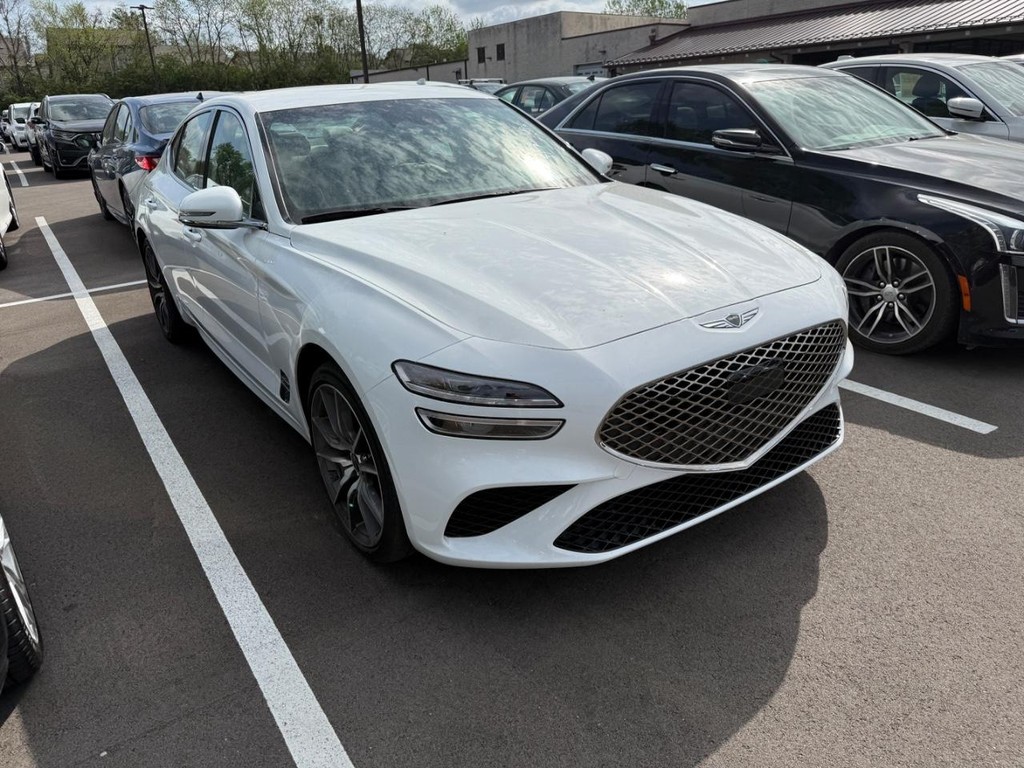 Genesis G70 Vehicle Full-screen Gallery Image 02
