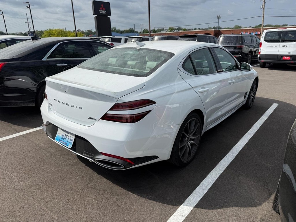 Genesis G70 Vehicle Full-screen Gallery Image 03