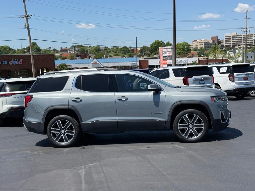 GMC Acadia Vehicle Full-screen Gallery Image 02