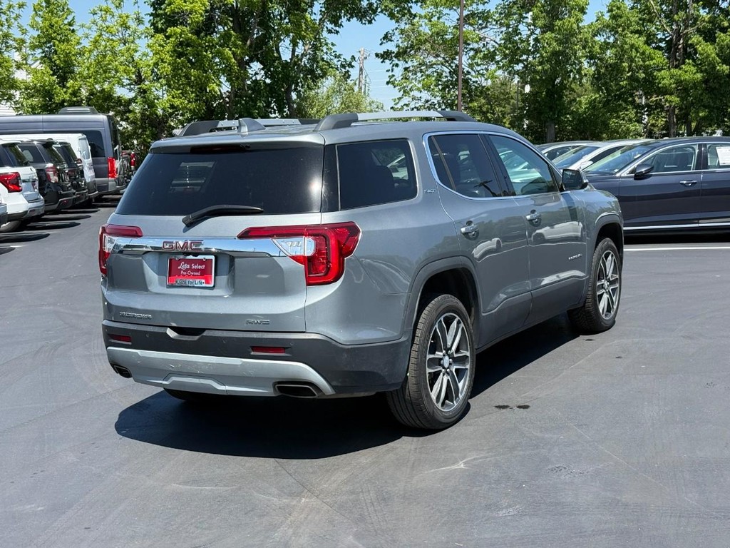 GMC Acadia Vehicle Full-screen Gallery Image 03