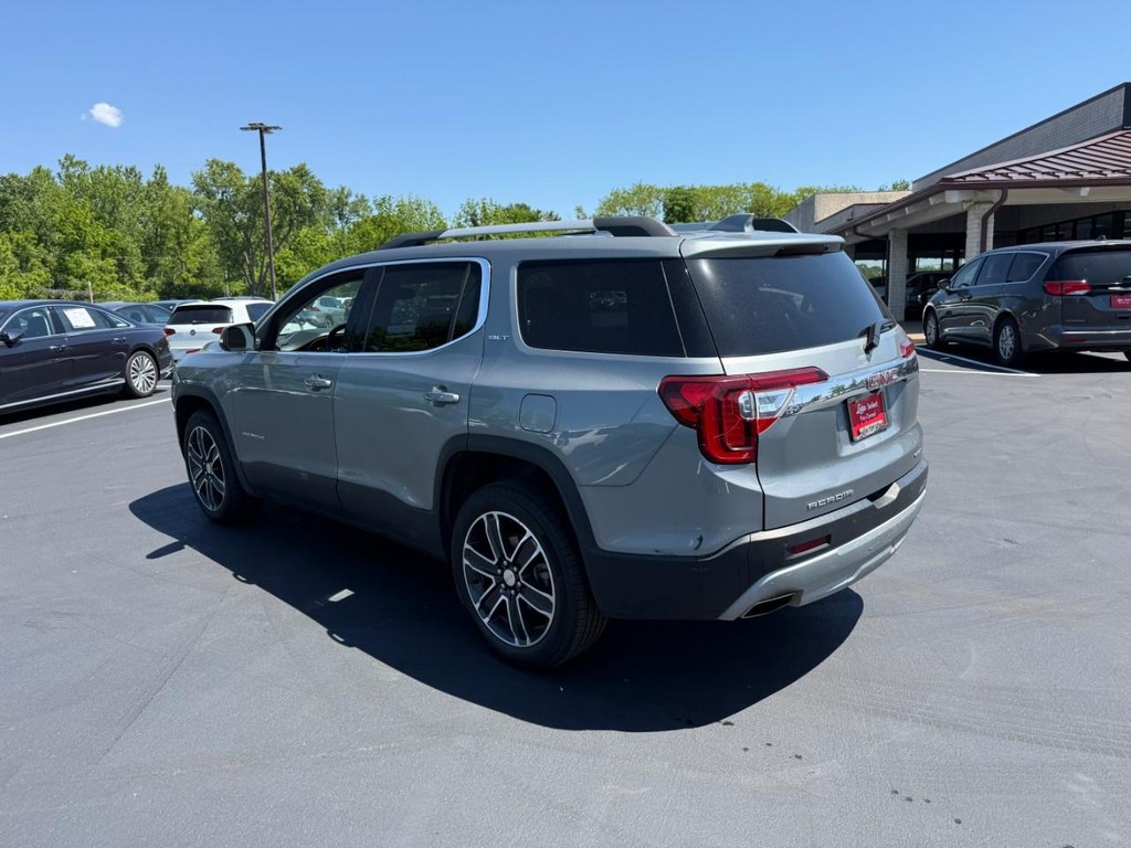 GMC Acadia Vehicle Full-screen Gallery Image 04