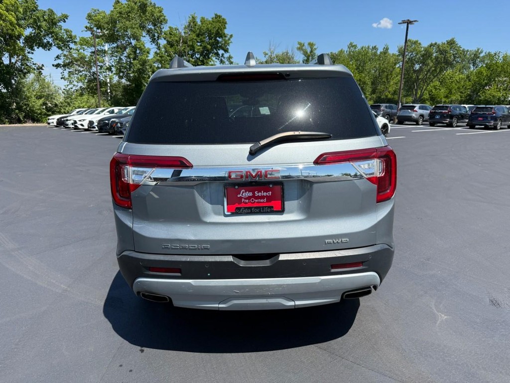 GMC Acadia Vehicle Full-screen Gallery Image 08