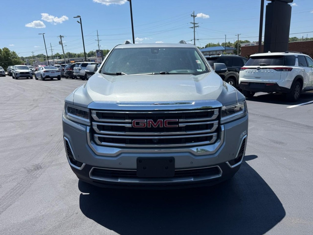GMC Acadia Vehicle Full-screen Gallery Image 10