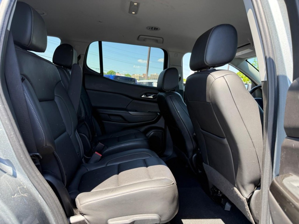 GMC Acadia Vehicle Full-screen Gallery Image 11