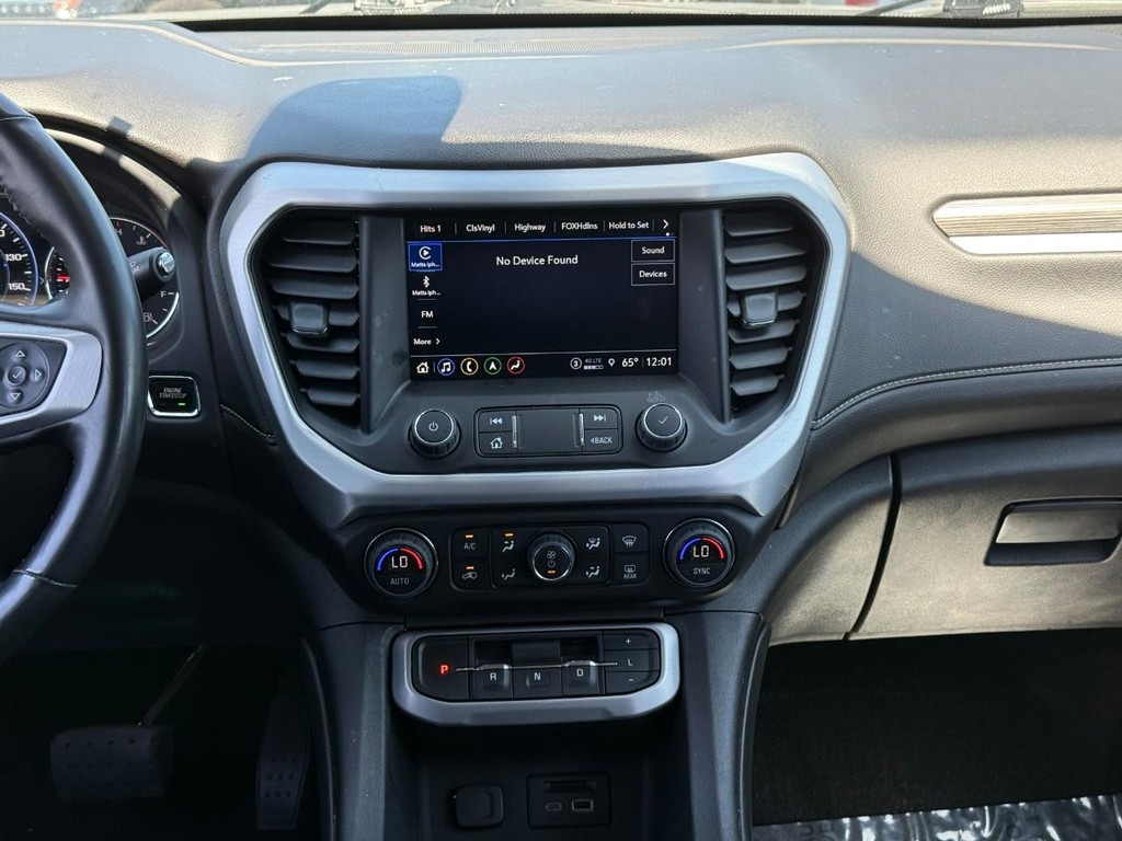 GMC Acadia Vehicle Full-screen Gallery Image 15