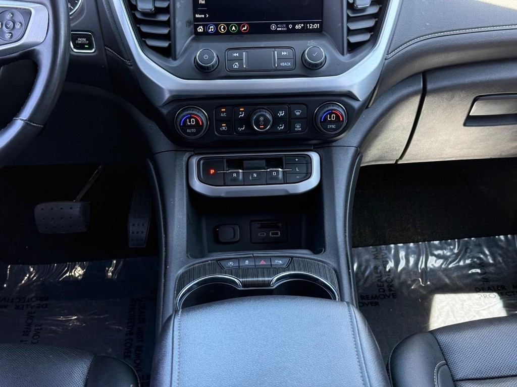 GMC Acadia Vehicle Full-screen Gallery Image 16