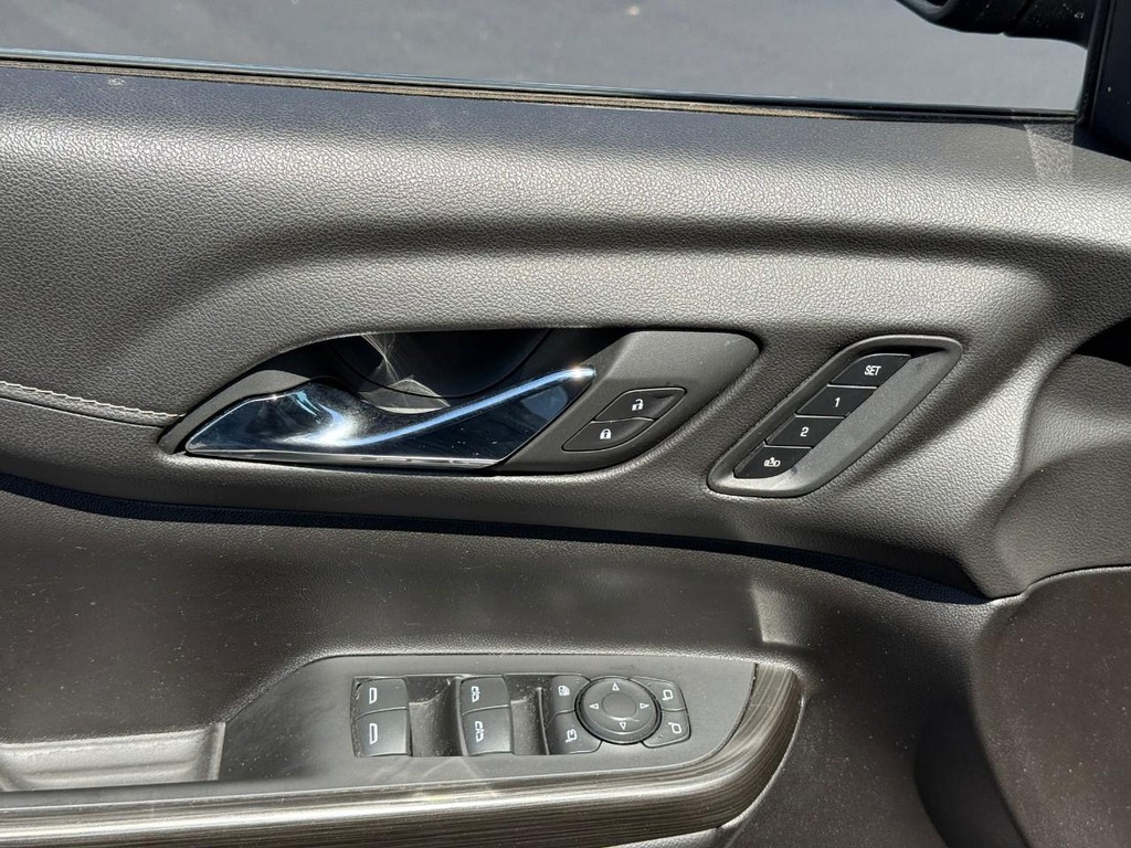 GMC Acadia Vehicle Full-screen Gallery Image 17