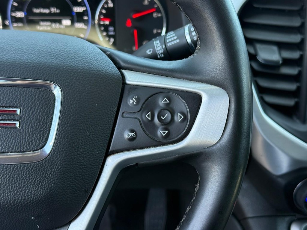 GMC Acadia Vehicle Full-screen Gallery Image 20