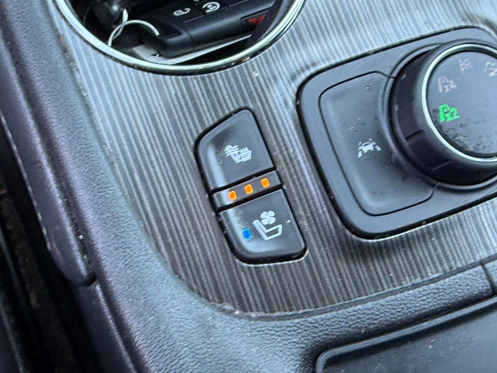 GMC Acadia Vehicle Full-screen Gallery Image 21
