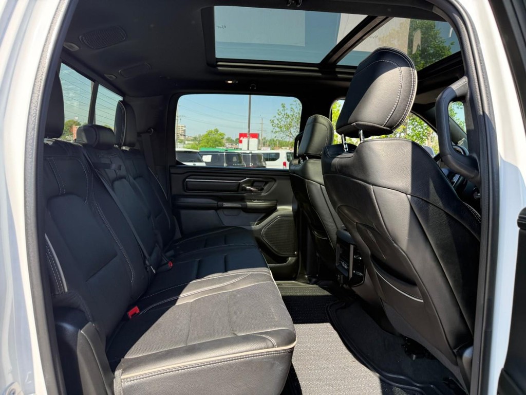 Ram 1500 Vehicle Full-screen Gallery Image 10