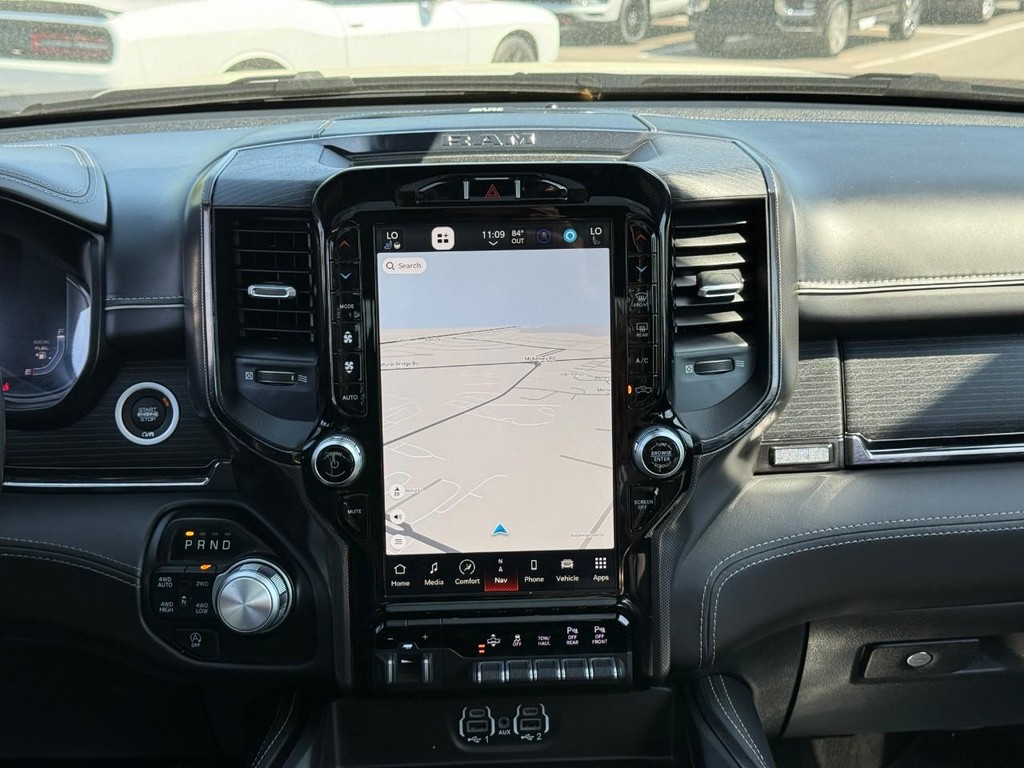 Ram 1500 Vehicle Full-screen Gallery Image 13