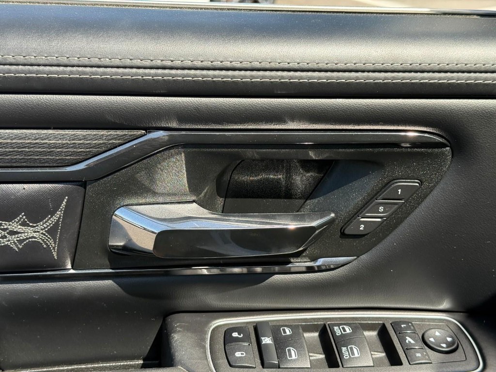 Ram 1500 Vehicle Full-screen Gallery Image 16