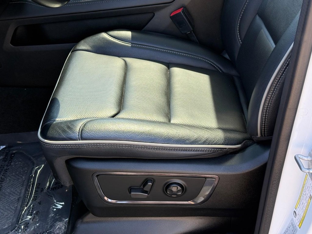 Ram 1500 Vehicle Full-screen Gallery Image 17