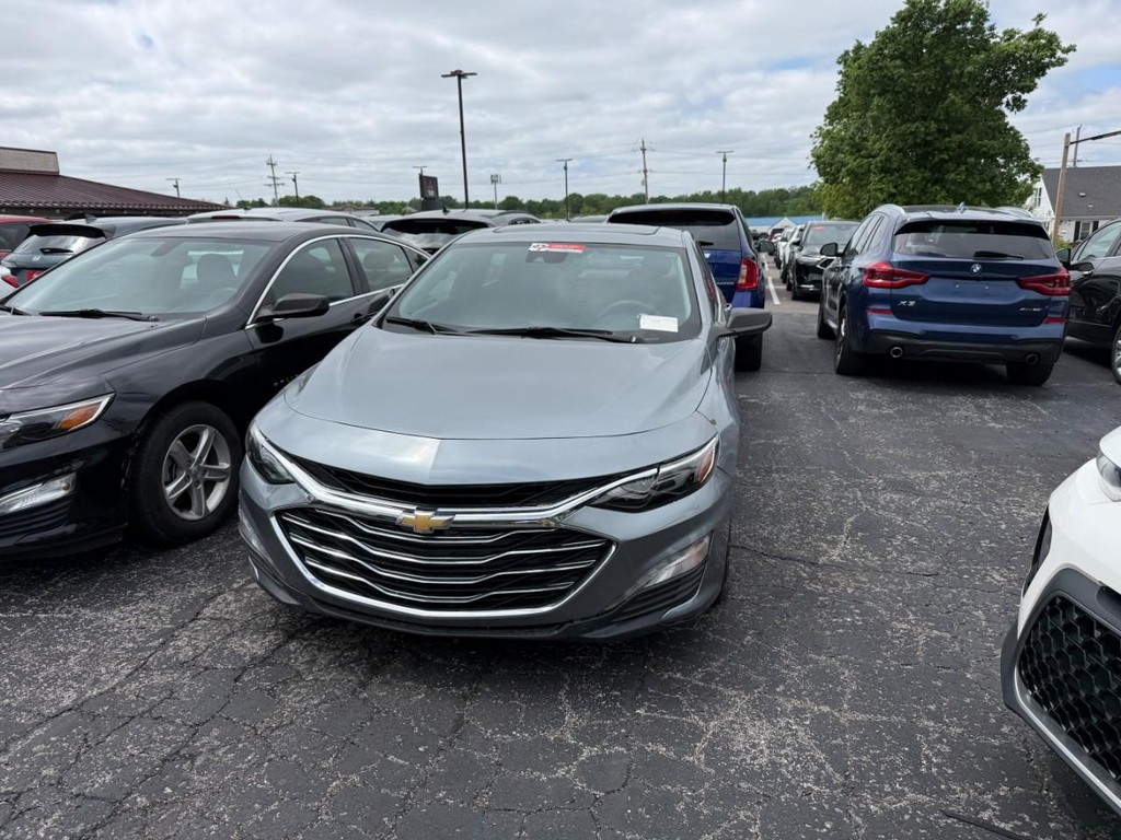 Chevrolet Malibu Vehicle Full-screen Gallery Image 02