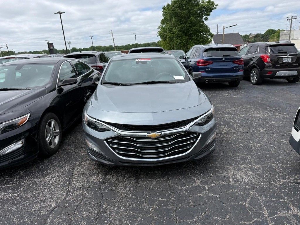 Chevrolet Malibu Vehicle Full-screen Gallery Image 04