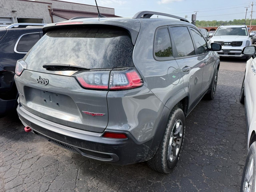 Jeep Cherokee Vehicle Full-screen Gallery Image 03