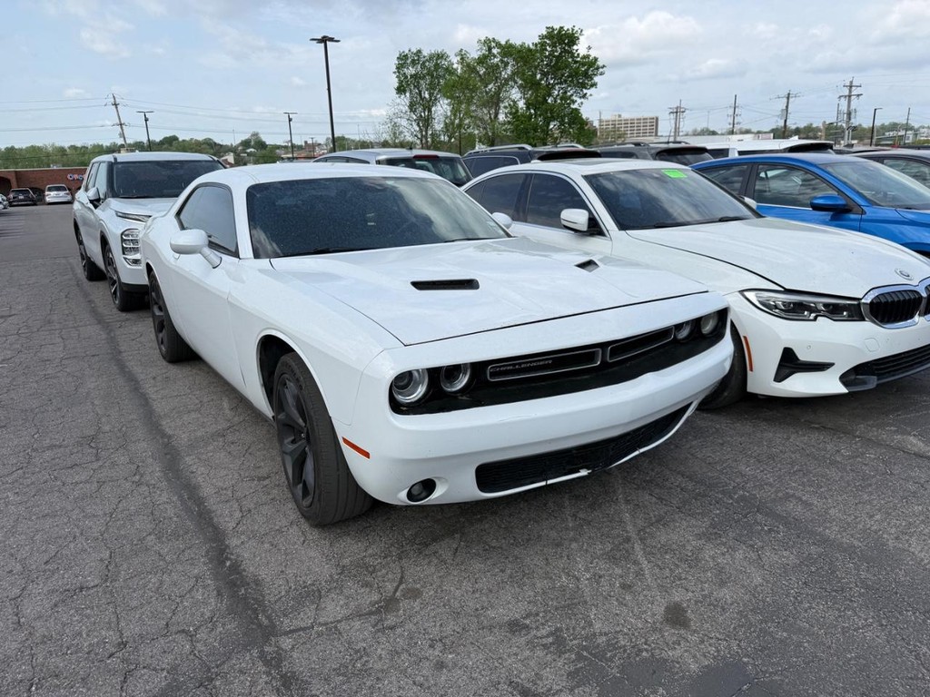 Dodge Challenger Vehicle Full-screen Gallery Image 02