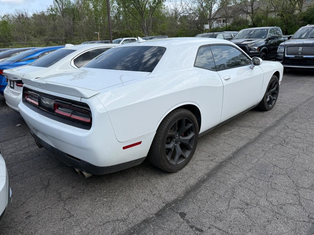 Dodge Challenger Vehicle Full-screen Gallery Image 03