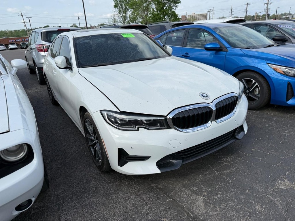 BMW 3 Series Vehicle Full-screen Gallery Image 02