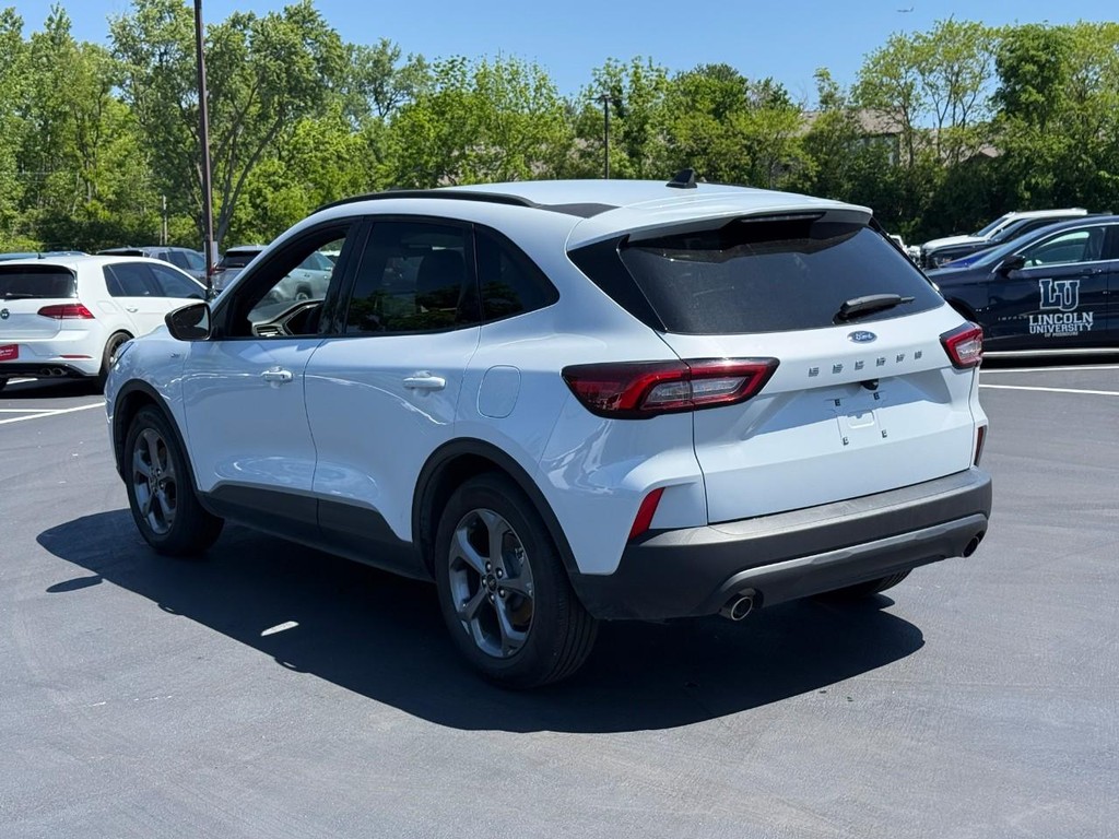 Ford Escape Vehicle Full-screen Gallery Image 04