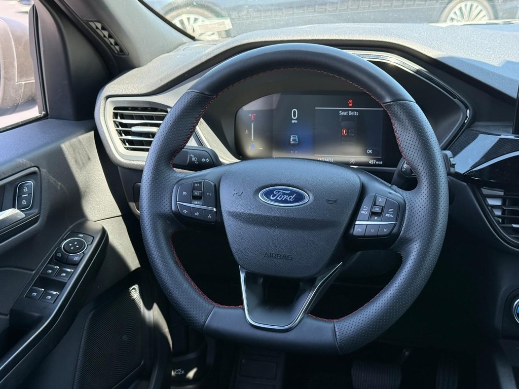 Ford Escape Vehicle Full-screen Gallery Image 11