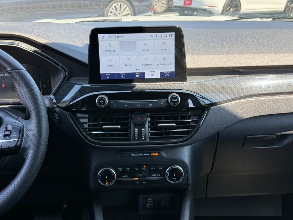 Ford Escape Vehicle Full-screen Gallery Image 12