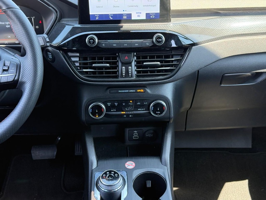 Ford Escape Vehicle Full-screen Gallery Image 13