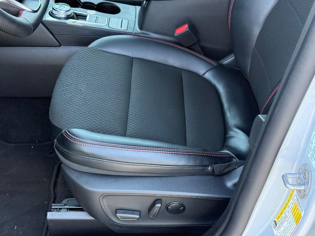 Ford Escape Vehicle Full-screen Gallery Image 17