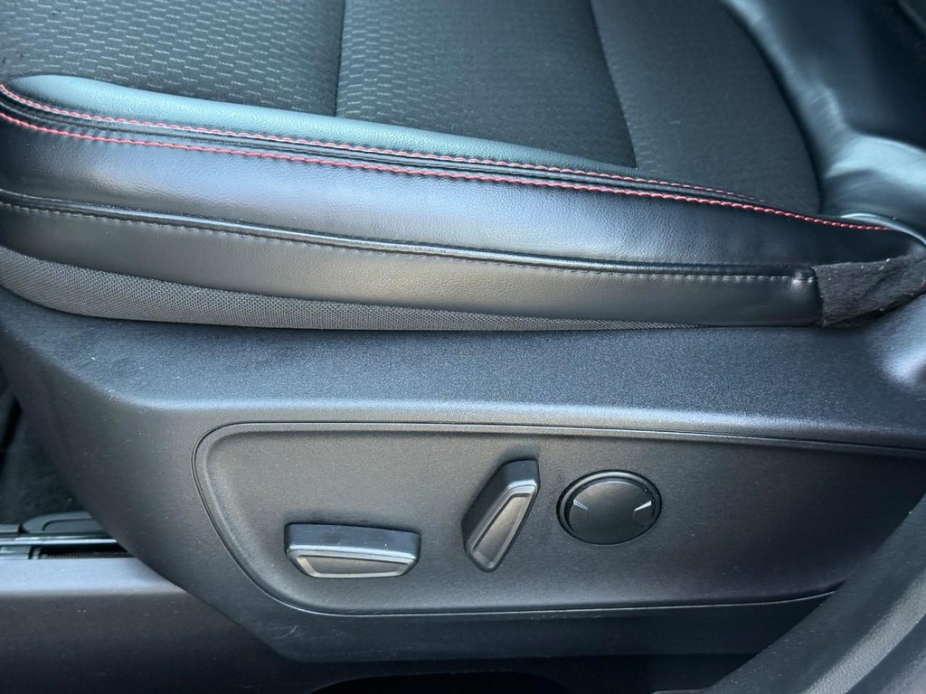 Ford Escape Vehicle Full-screen Gallery Image 18
