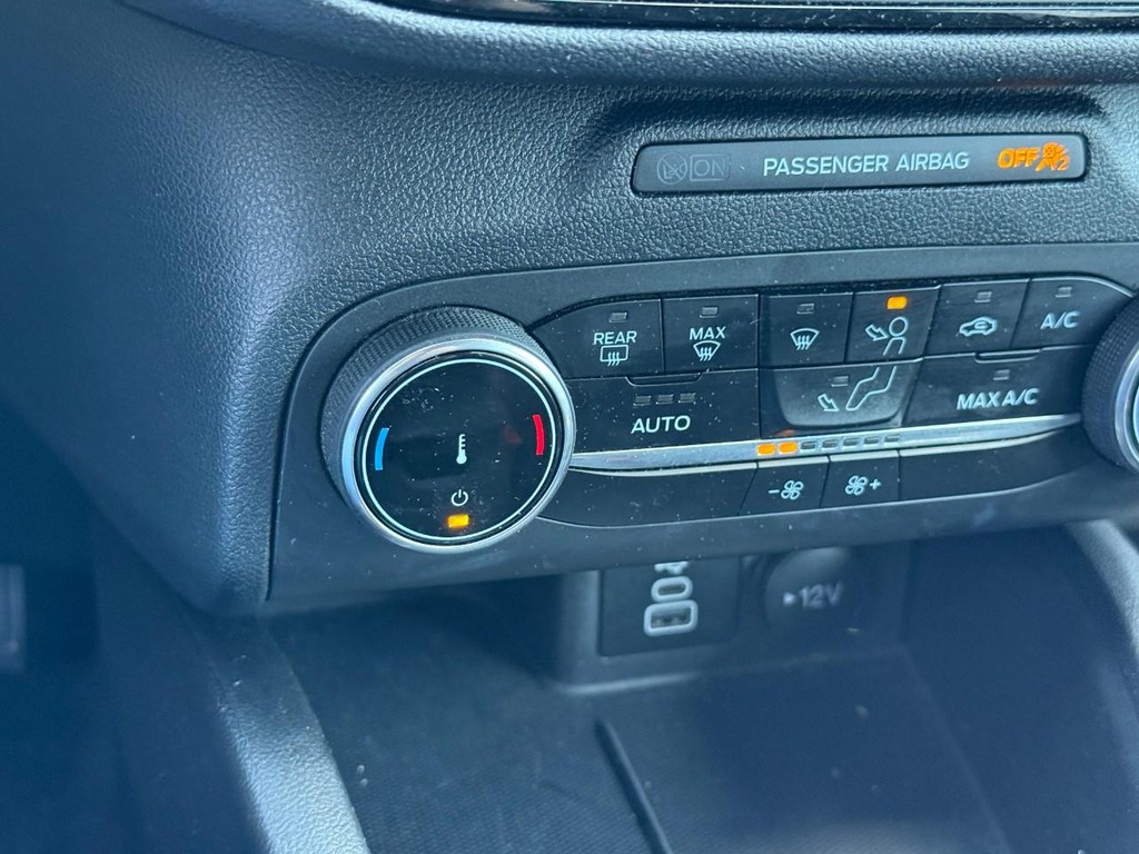 Ford Escape Vehicle Full-screen Gallery Image 23